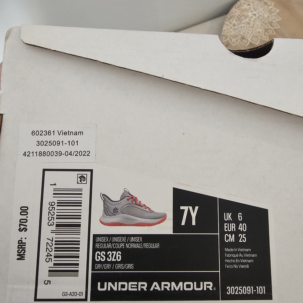 Under Armour GS Z6 Youth/Unisex Grey and Red Athletic Shoes